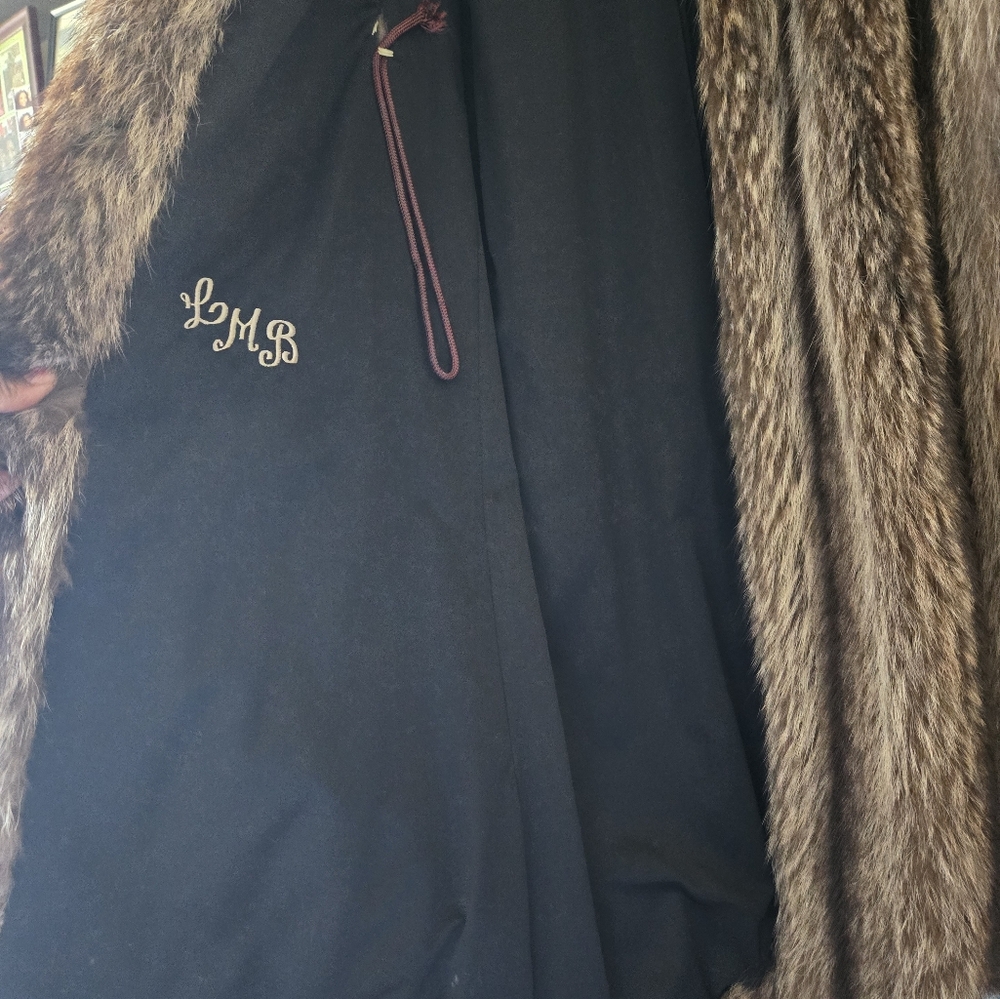 Luxurious Racoon Fur Coat - Picture 4 of 12